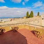 Apartamento 3 en la muralla romana junto a la Catedral