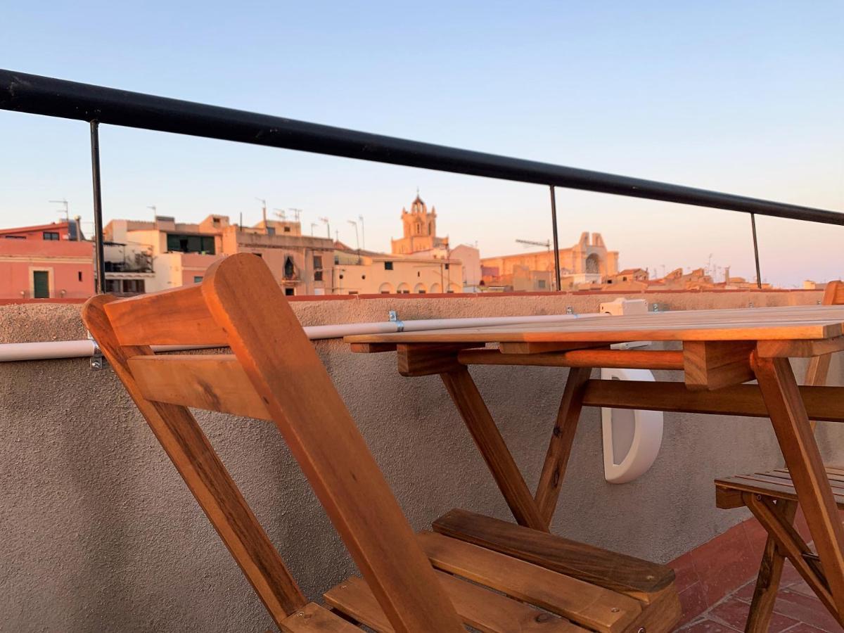 3 En La Muralla Romana Junto A La Catedral * Tarragona