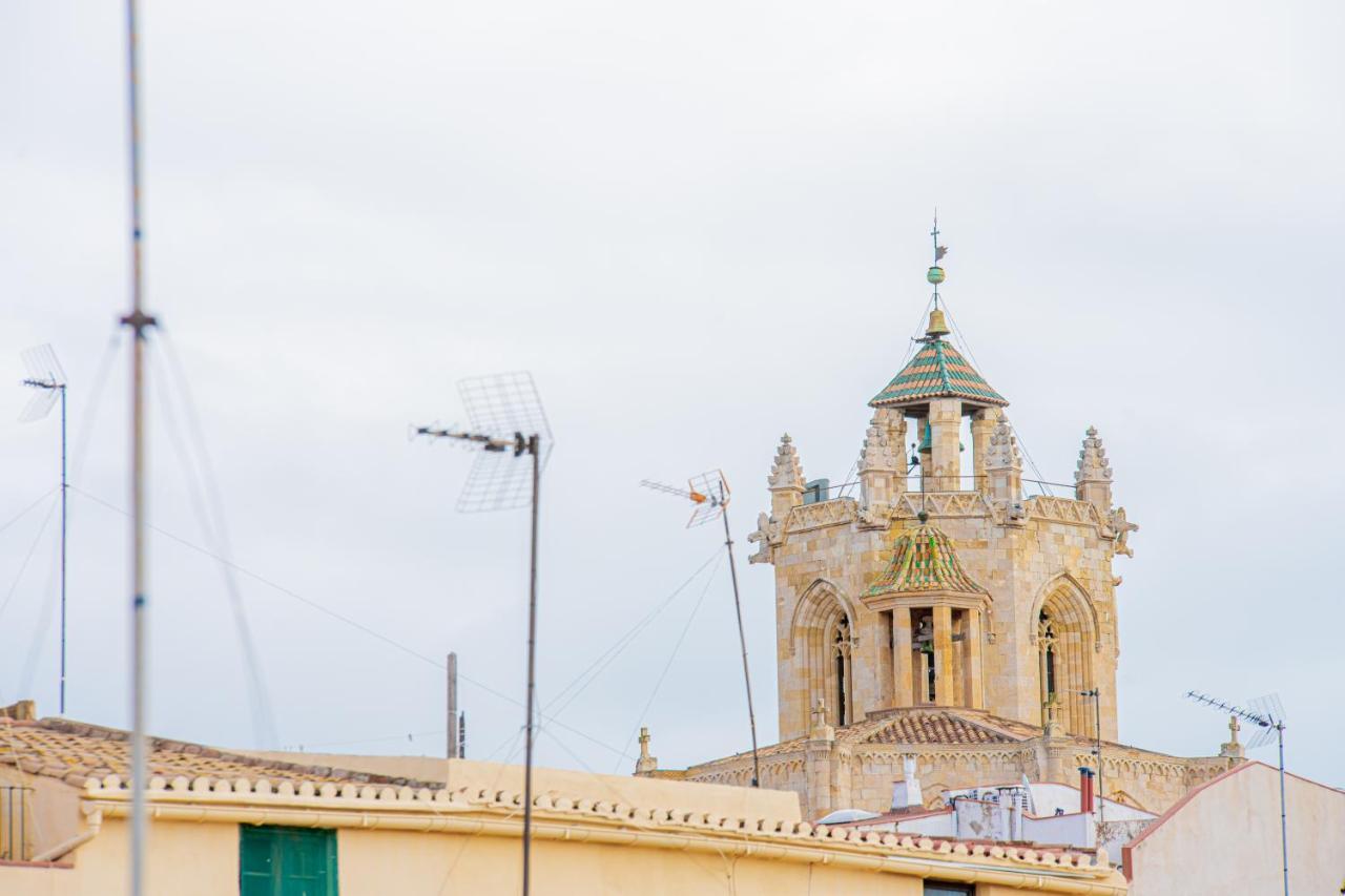 3 En La Muralla Romana Junto A La Catedral * Tarragona