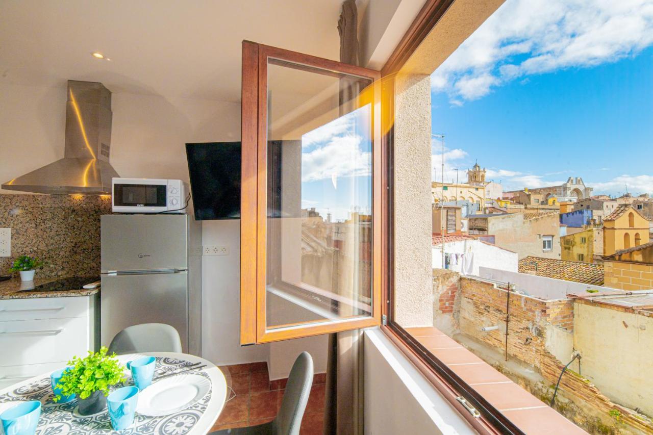 3 En La Muralla Romana Junto A La Catedral * Tarragona
